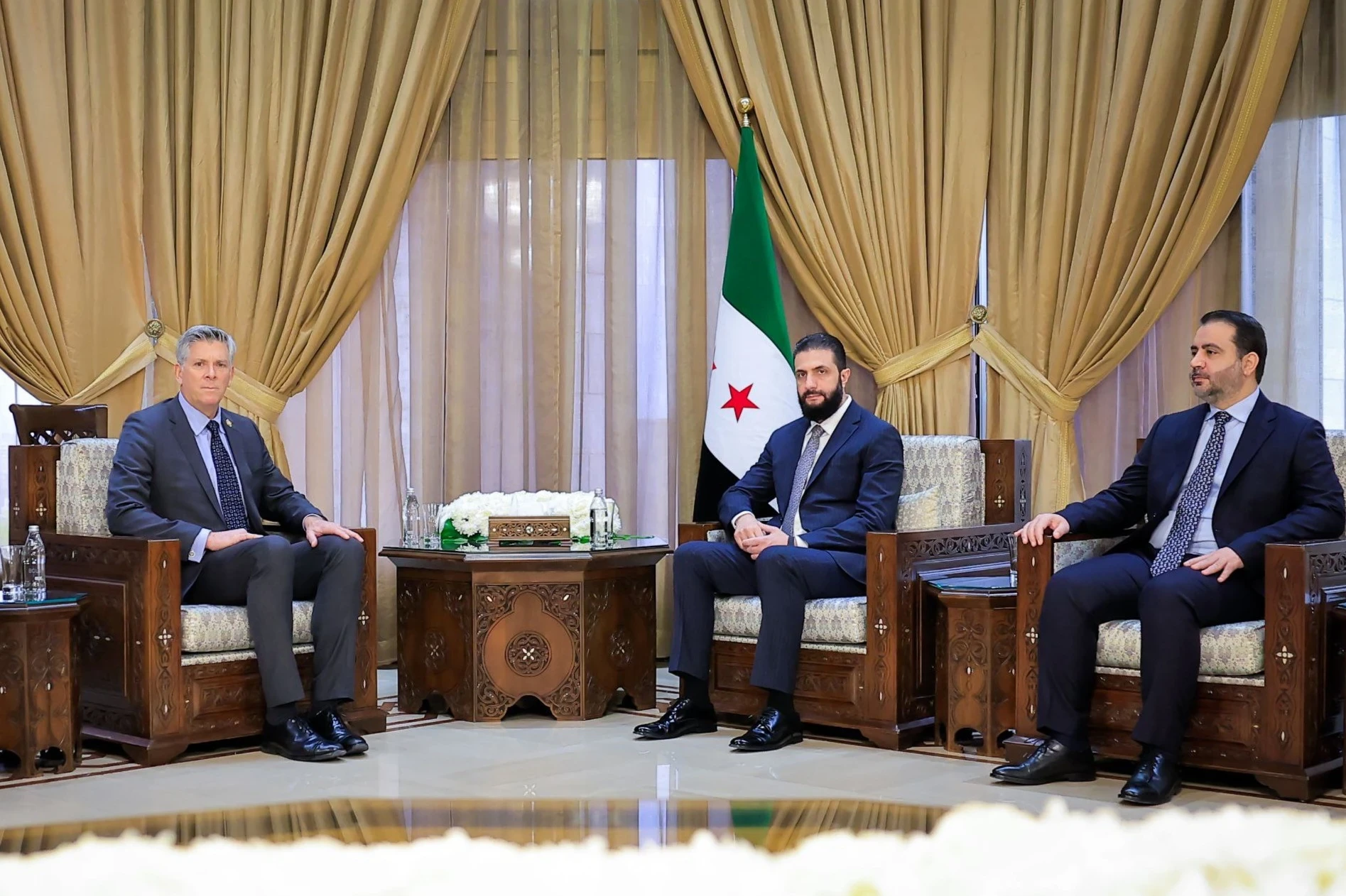 بحث التعاون الثنائي..الرئيس الشرع يستقبل وفدا أمريكيا بدمشق