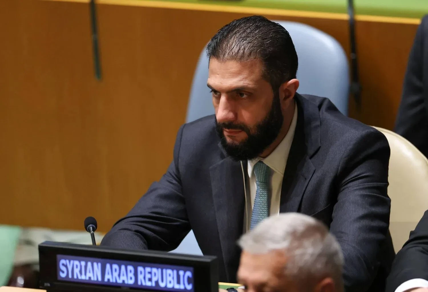 بريطانيا ترفع العقوبات عن الرئيس الشرع