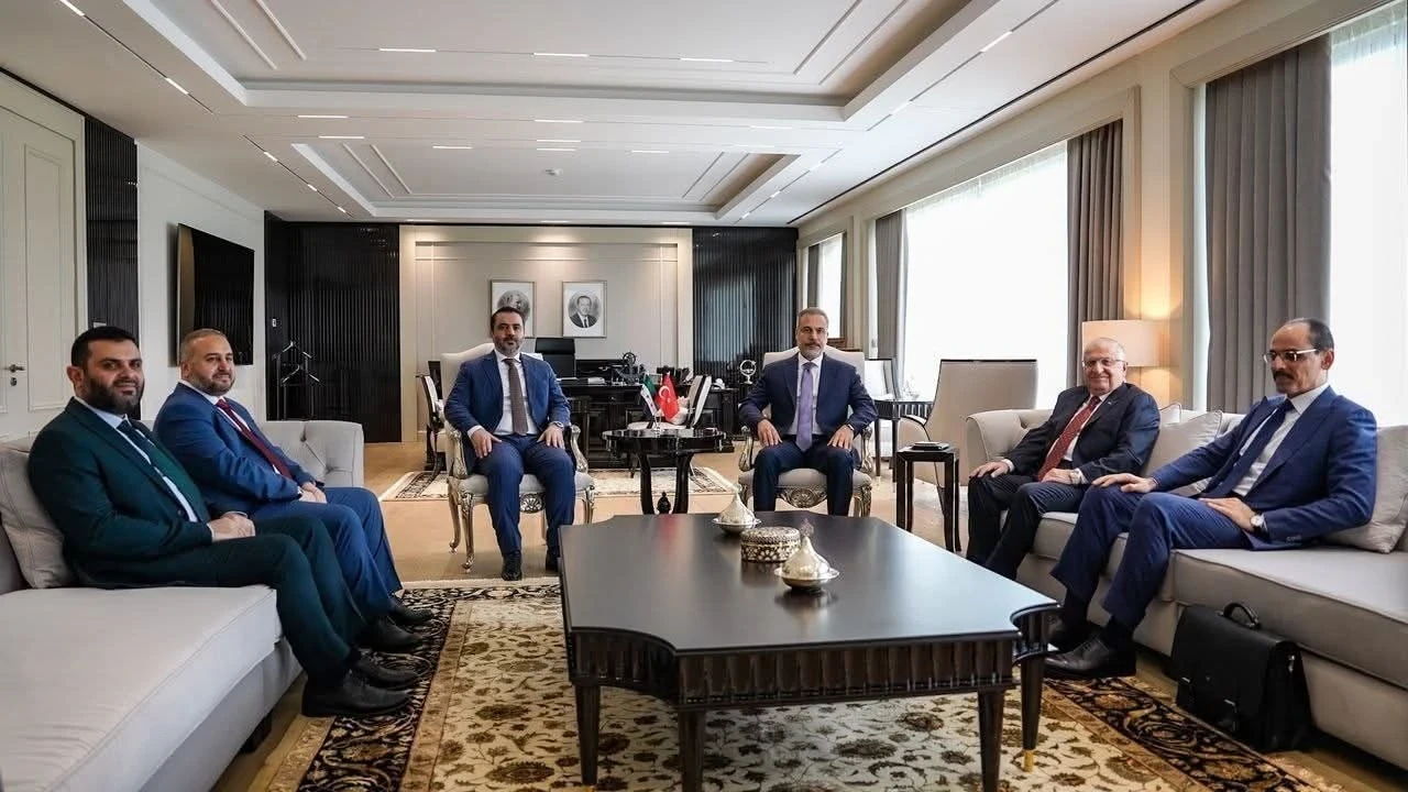 وفد سوري رفيع يصل أنقرة لإجراء مباحثات حول الأمن والتعاون