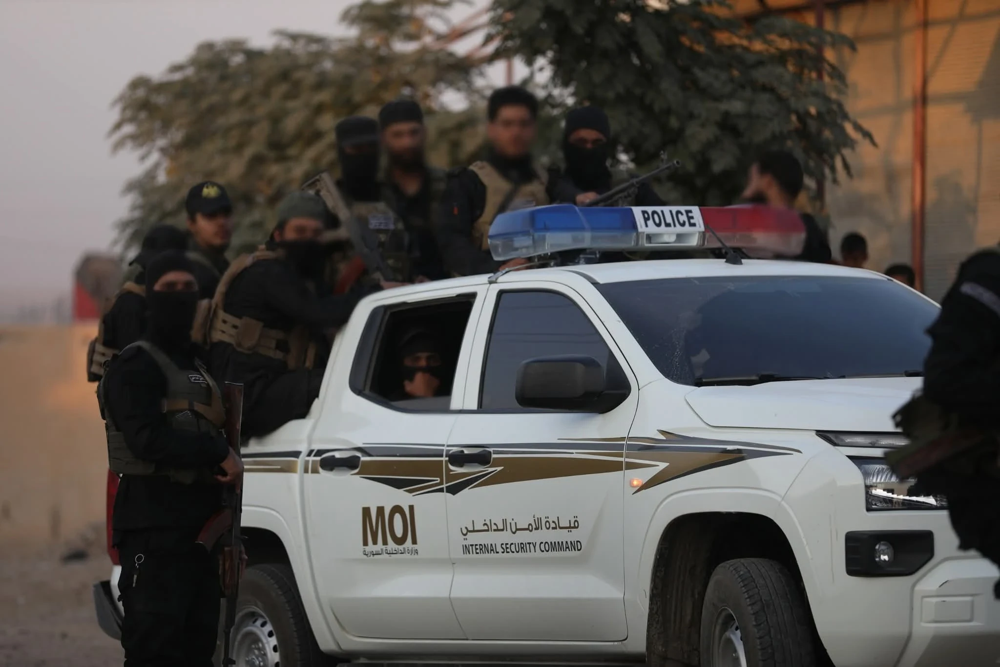 جرحى من الأمن خلال عملية ضد فلول النظام  في جبلة