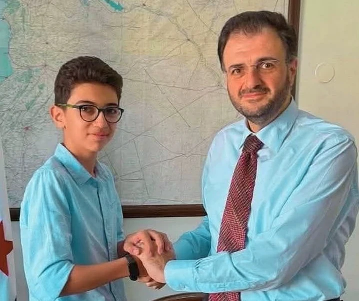 لأول مرة في سوريا.. طفل متحدث رسمي باسم وزارة الاتصالات