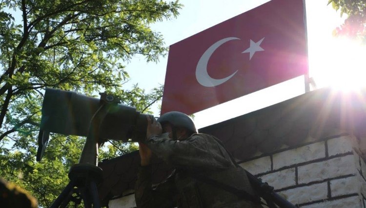 استشهاد جندي تركي وإصابة آخرين بقصف لـ 
