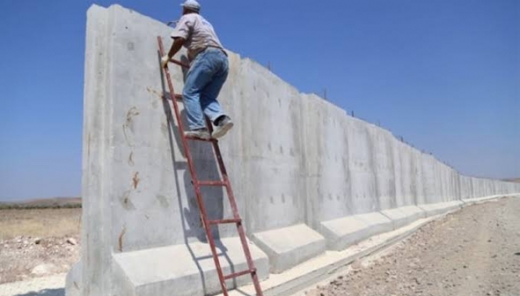العراق يعتزم بناء جدار إسمنتي على طول حدوده مع سوريا