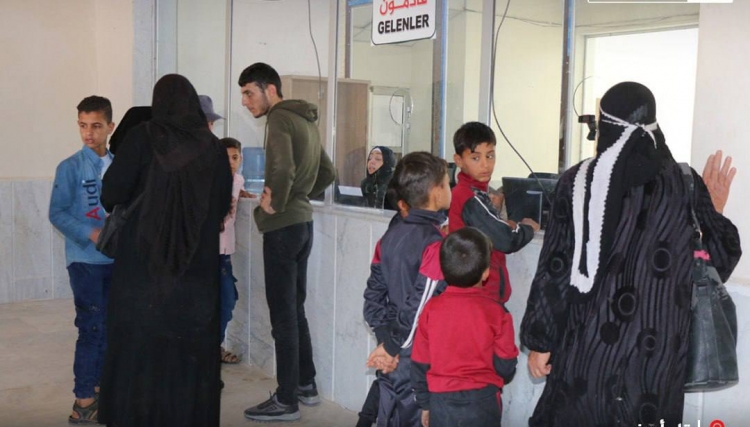 عبر تركيا.. عودة عشرات العائلات العراقية من تل أبيض ورأس العين للعراق