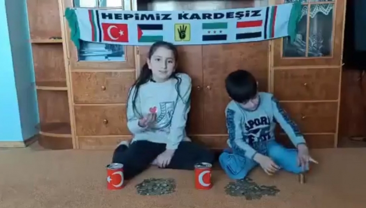 طفلان سوريان يتبرعان بمدخراتهما لأطفال سوريا وإزمير التركية