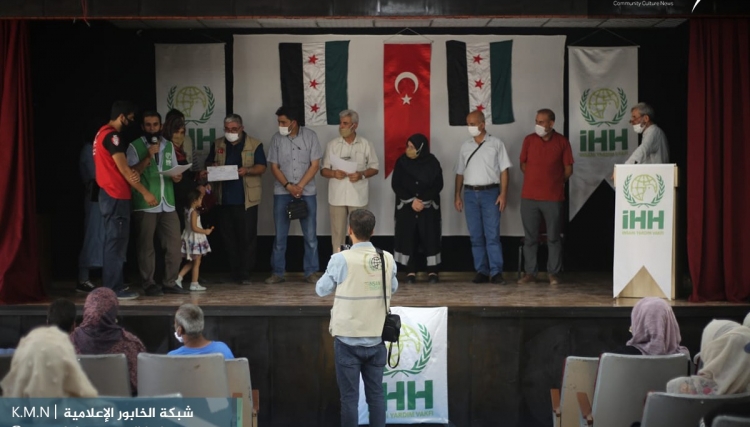 بالصور.. منظمة تركية تكفل عشرات الأيتام وتكرم المعلمين في رأس العين