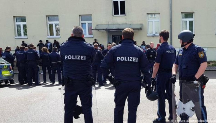 الشرطة الألمانيا تلقي القبض على سوري متهم بالانتماء لتنظـيم داعـش 