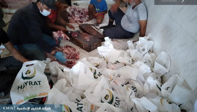 منظمات إغاثية تذبح 150 أضحية لتوزيعها في تل أبيض